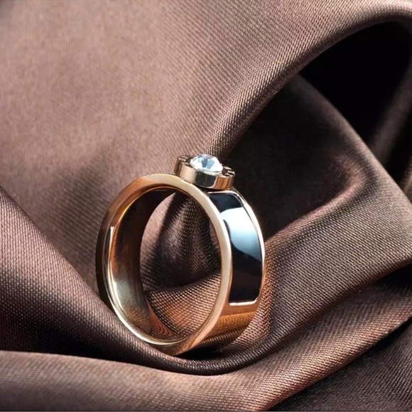 💛 18k Gold Plated Stainless Steel Roman Numeral Earrings and Ring Set - Picture 9 of 11